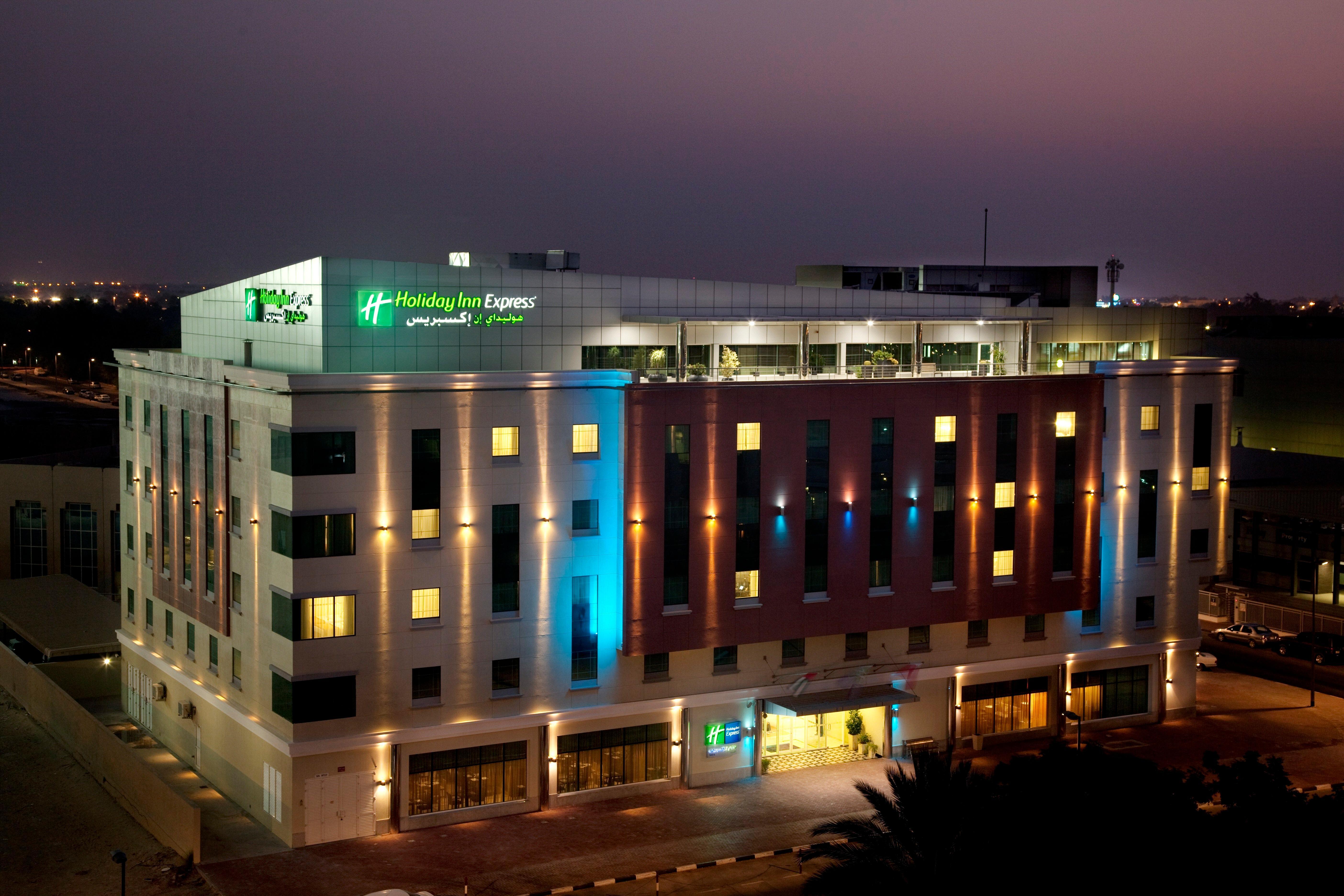 Holiday Inn Express Dubai Safa Park, An Ihg Hotel Exterior photo